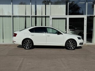 2019 Skoda Octavia III (A7) Рестайлинг, белый, 1625000 рублей, вид 4