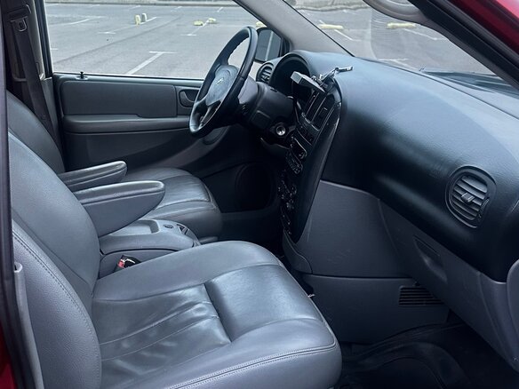 2005 Dodge Caravan Grand IV, красный, 580000 рублей - вид 5