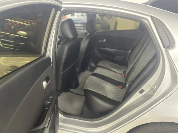 2015 Kia Rio III Рестайлинг, серебристый, 1000000 рублей - вид 17