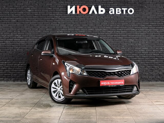 2022 Kia Rio IV Рестайлинг, коричневый, 1570000 рублей, вид 3