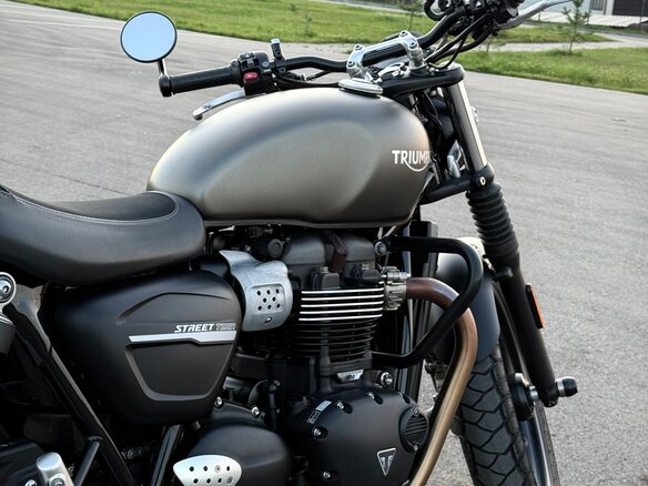 2020 Triumph Street Twin, серый, 805000 рублей - вид 17