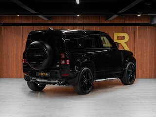 2021 Land Rover Defender 110 II, чёрный, 14500000 рублей, вид 4