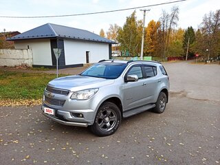 2014 Chevrolet TrailBlazer II, серебристый, 1800000 рублей, вид 1