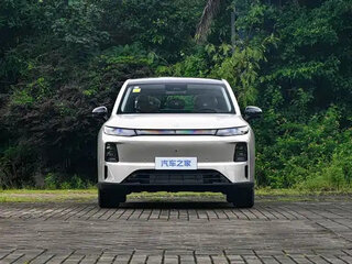 2026 Leapmotor C10 I Рестайлинг, серебристый, 4163206 рублей, вид 2