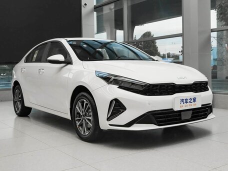 2026 Kia K3 II (China Market) Рестайлинг, белый, 2270000 рублей, вид 2