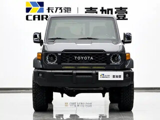 2024 Toyota Land Cruiser 78 70 Series Рестайлинг 2, серый, 13050000 рублей, вид 2