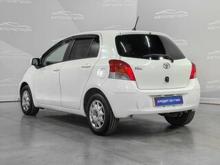 2010 Toyota Vitz II (XP90), белый, 650000 рублей, вид 3