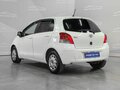 2010 Toyota Vitz II (XP90), белый, 650000 рублей - вид 2