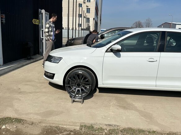 2019 Skoda Rapid I Рестайлинг, белый, 1400000 рублей - вид 4
