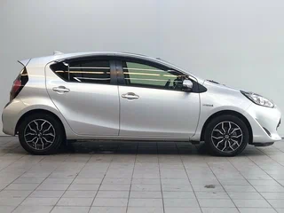 2018 Toyota Aqua I Рестайлинг 2, серый, 1300000 рублей, вид 5