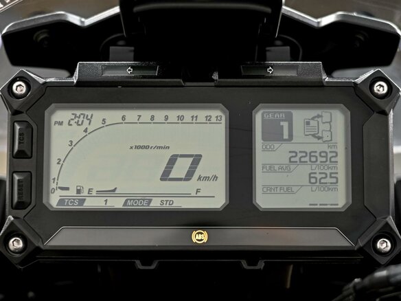 2021 Yamaha MT-09 Tracer (FJ-09), серый, 949000 рублей - вид 8