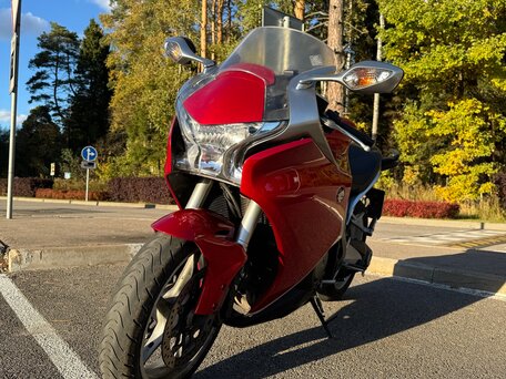 2010 Honda VFR 1200, красный, 640000 рублей, вид 3