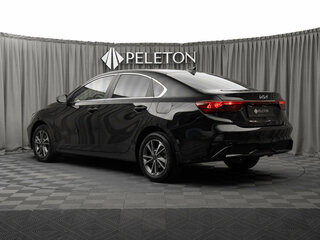 2022 Kia Cerato IV Рестайлинг, чёрный, 2490000 рублей, вид 4