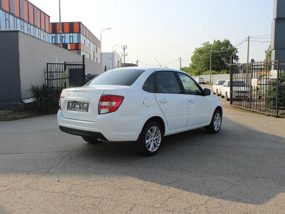 2026 Lada (ВАЗ) Granta I Рестайлинг, белый, 1094000 рублей - вид 3