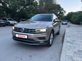 2017 Volkswagen Tiguan II, бежевый, 2400000 рублей, вид 3