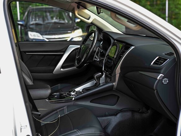 2020 Mitsubishi Pajero Sport III, белый - вид 14