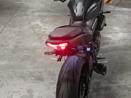 2025 Yamaha MT-07 (FZ-07), чёрный, 1050000 рублей, вид 4