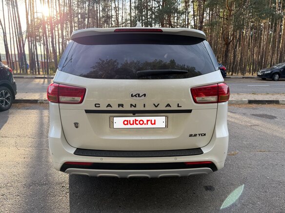 2016 Kia Carnival III, белый, 2800000 рублей - вид 4