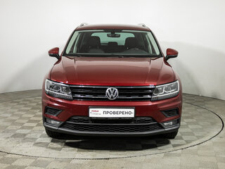 2017 Volkswagen Tiguan II, красный, 2099700 рублей, вид 2