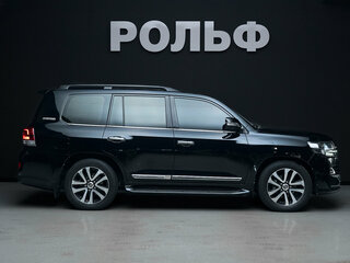 2018 Toyota Land Cruiser 200 Series Рестайлинг 2, чёрный, 6490000 рублей, вид 3