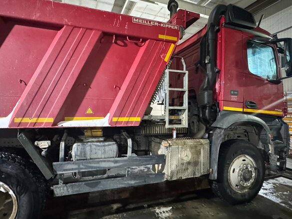 2020 Mercedes-Benz Arocs, пурпурный, 10000000 рублей - вид 16