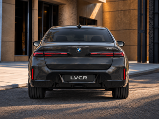 2026 BMW 7 серии 740 xDrive VII (G70) Рестайлинг, чёрный, 24650000 рублей, вид 3