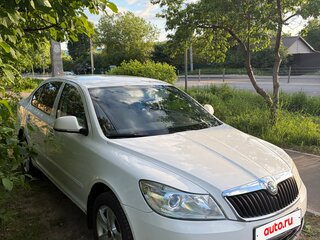 2011 Skoda Octavia II (A5) Рестайлинг, белый, 450000 рублей, вид 2