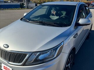 2013 Kia Rio 5-speed III, серебристый, 850000 рублей, вид 1
