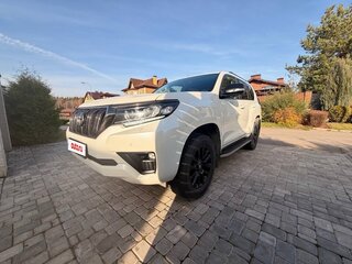2021 Toyota Land Cruiser Prado 150 Series Рестайлинг 3, белый, 5600000 рублей, вид 3