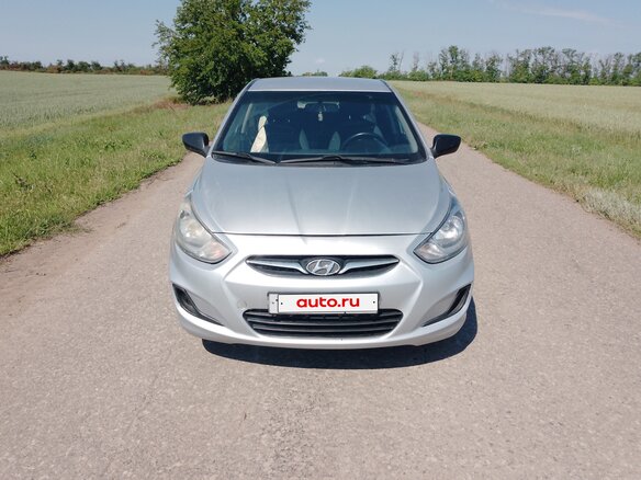 2012 Hyundai Solaris I, серебристый, 670000 рублей