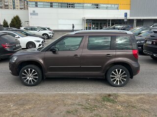 2016 Skoda Yeti I Рестайлинг, коричневый, 950000 рублей, вид 4