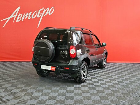 2018 Chevrolet Niva I Рестайлинг, коричневый, 745000 рублей, вид 5