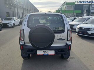 2026 Lada (ВАЗ) Niva Travel I Рестайлинг, серебристый, 1755900 рублей, вид 4