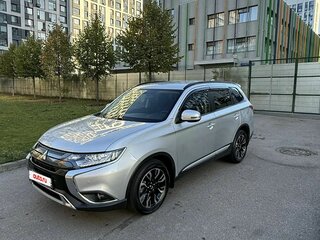 2021 Mitsubishi Outlander III Рестайлинг 3, серебристый, 2935000 рублей, вид 1