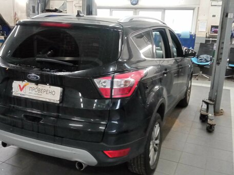 2018 Ford Kuga II Рестайлинг, чёрный, 1653000 рублей, вид 3