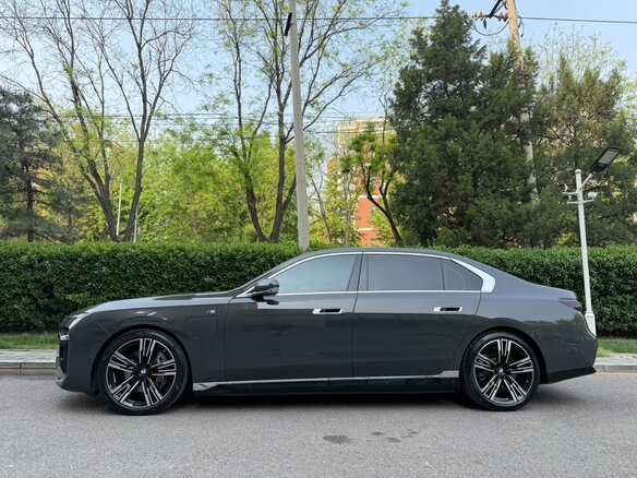 2023 BMW i7 eDrive50 I (G70), серый, 10293700 рублей - вид 5