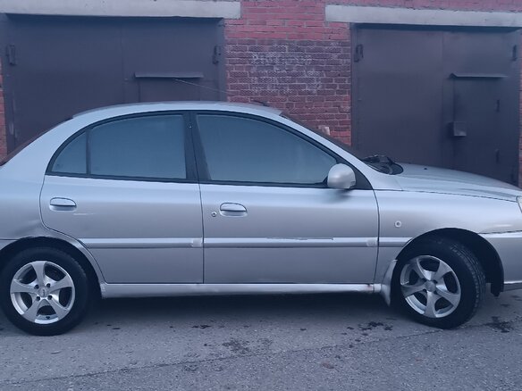 2004 Kia Rio I Рестайлинг, серебристый - вид 1