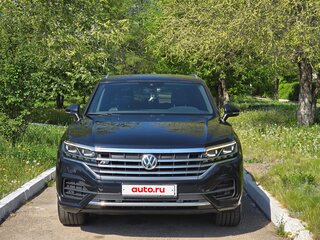 2018 Volkswagen Touareg III, синий, 4900000 рублей, вид 2