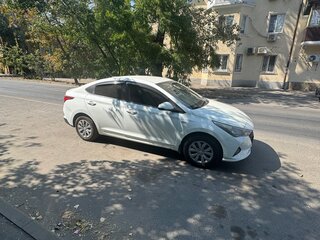 2020 Hyundai Solaris II Рестайлинг, белый, 1111111 рублей, вид 2