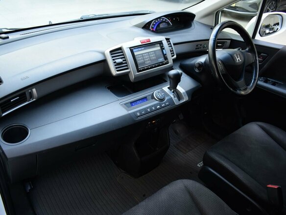 2014 Honda Freed I Рестайлинг 2, белый, 985000 рублей - вид 15