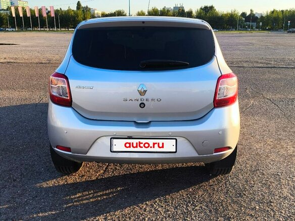2015 Renault Sandero II, серый, 550000 рублей - вид 4