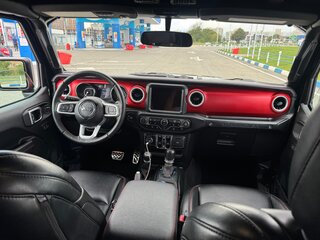2020 Jeep Wrangler IV (JL), чёрный, 5000000 рублей, вид 4