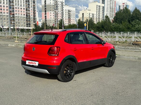 2012 Volkswagen Polo Cross V, красный - вид 2