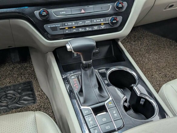 2019 Kia Carnival III, белый - вид 12