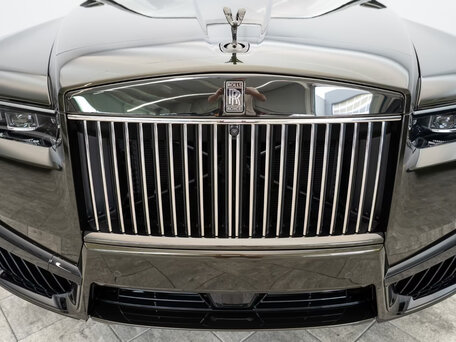 2026 Rolls-Royce Cullinan Black Badge I Рестайлинг (Series II), зелёный, 67000000 рублей, вид 3