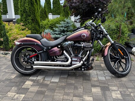 2013 Harley-Davidson Breakout, пурпурный, 1590000 рублей, вид 2