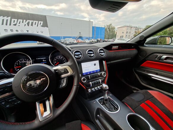 2022 Ford Mustang VI Рестайлинг, чёрный, 3480000 рублей - вид 37