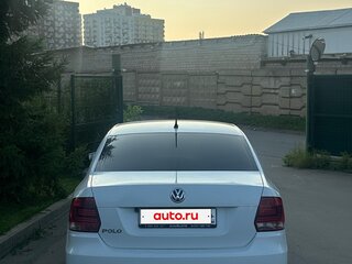 2016 Volkswagen Polo V Рестайлинг, белый, 900000 рублей, вид 4