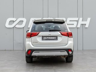 2021 Mitsubishi Outlander III Рестайлинг 3, белый, 2290000 рублей, вид 4
