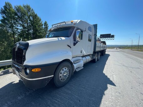 2004 Kenworth T2000, белый, 2500000 рублей, вид 4